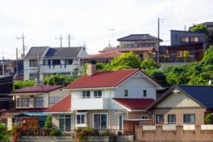 メンテナンスフリーの屋根材はある?屋根別の耐用年数を解説