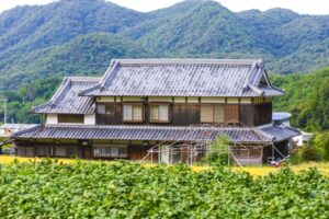 入母屋屋根とは？メリットやデメリット、メンテナンス費用などを解説