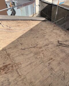 京都市伏見区深草にて屋根修理瓦屋根撤去後清掃完了