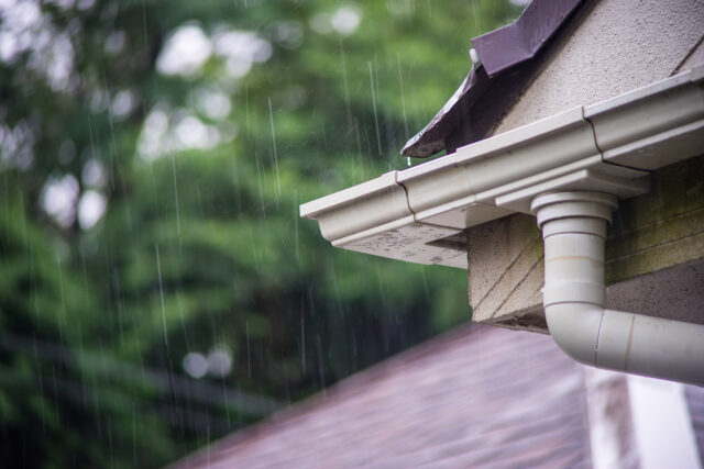 火災保険を使って雨樋修理はできる？適用条件や申請方法などを解説