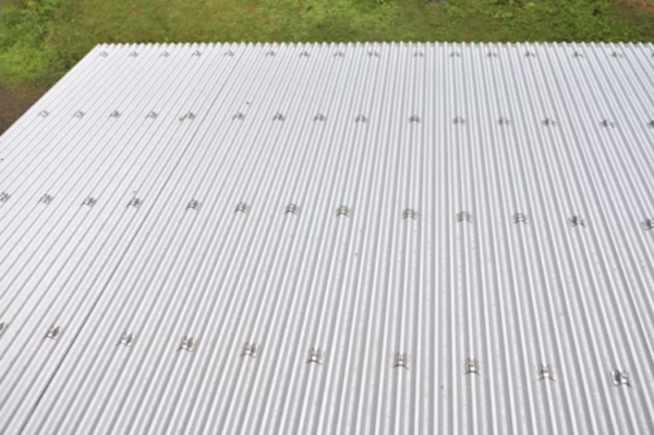 波板屋根の特徴と雨漏り修理の方法