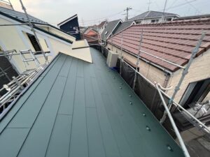 千葉市緑区にて屋根修理〈スレート屋根カバー工法〉 施工後