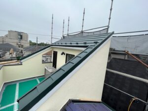 千葉市緑区にて屋根修理〈スレート屋根カバー工法〉 施工後