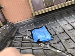 大阪府大阪市にて屋根修理〈横暖ルーフへの葺き替え工事〉 施工前