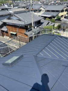 京都市山科区にて屋根修理〈立平葺きへのカバー工法〉 施工後