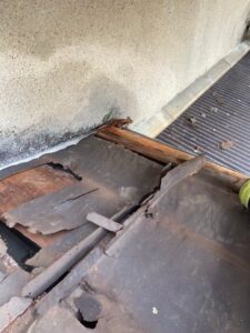 京都市にてトタン屋根修理 施工中