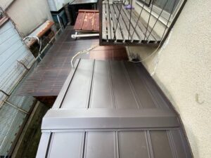 京都市にてトタン屋根修理 施工中