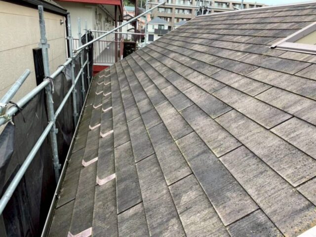 川崎市にて屋根修理〈コロニアルからスーパーガルテクトへのカバー工法〉 施工前