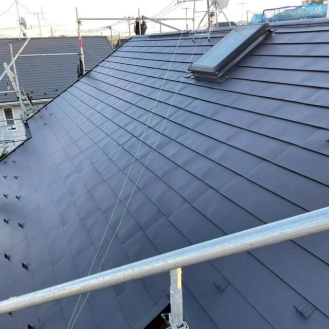 川崎市にて屋根修理・カバー工法〈タフワイド仕様〉 施工後