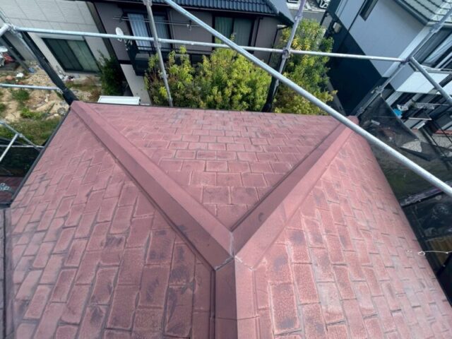 愛知県安城市にて屋根修理・カバー工法〈外壁塗装と屋根修理のセット〉 施工前