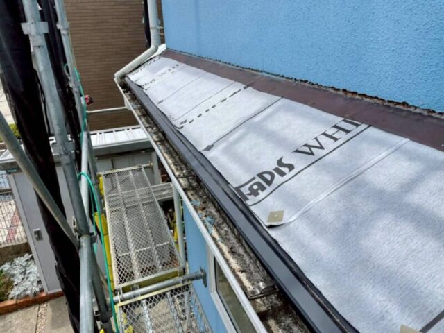 横浜市旭区にて屋根修理〈金属屋根へのカバー工法〉 施工前