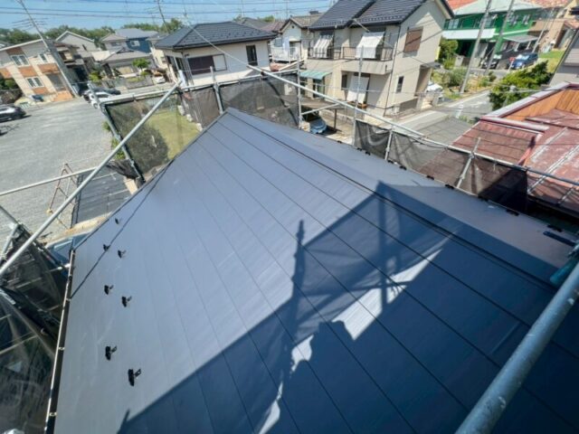 川口市にて屋根修理〈築25年屋根材のひび割れ、色褪せ〉 施工後