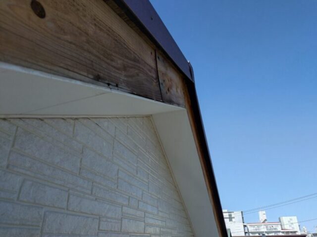 さいたま市岩槻区にて火災保険による破風板の修理 施工前