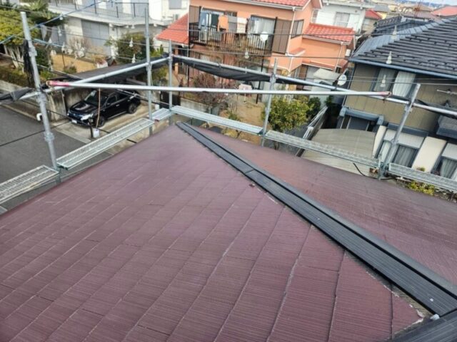 ふじみ野市にて屋根修理・カバー工法〈築36年スレート屋根のメンテナンス〉 施工前