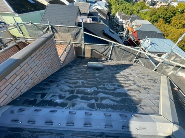 相模原市にて屋根修理〈パミール屋根からリッジウェイへのカバー工法〉 施工前