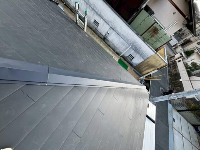 奈良市にて強風被害による棟板金交換〈樹脂製貫板にアップグレード〉 施工後