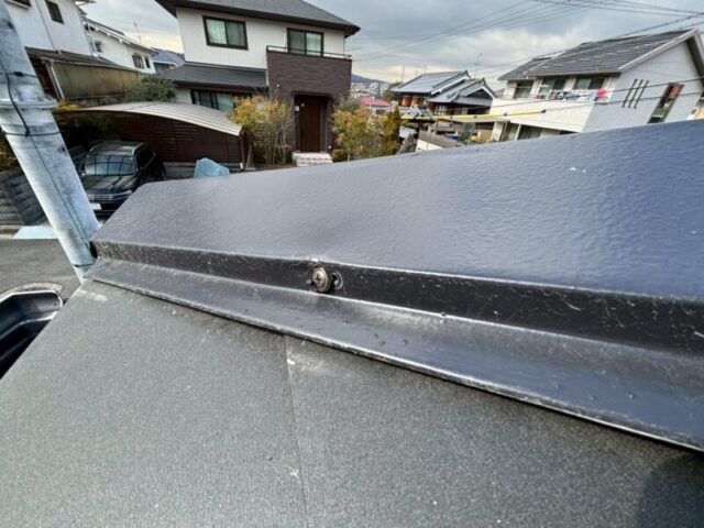 奈良市にて強風被害による棟板金交換〈樹脂製貫板にアップグレード〉 施工前