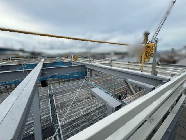 大阪府富田林市にて屋根修理〈タンクローリー充填所の新築工事・屋根目隠し施工〉 施工前