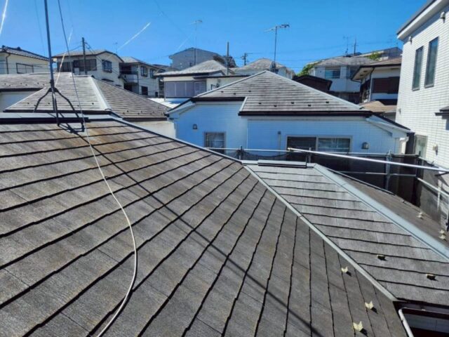 川崎市にて屋根修理〈コロニアルからタフワイドへのカバー工法〉 施工前