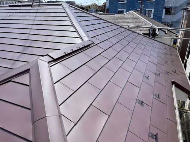 川崎市にて屋根修理〈コロニアルからタフワイドへのカバー工法〉 施工後