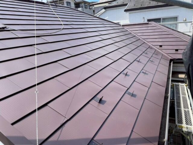 川崎市にて屋根修理〈コロニアルからタフワイドへのカバー工法〉 施工後