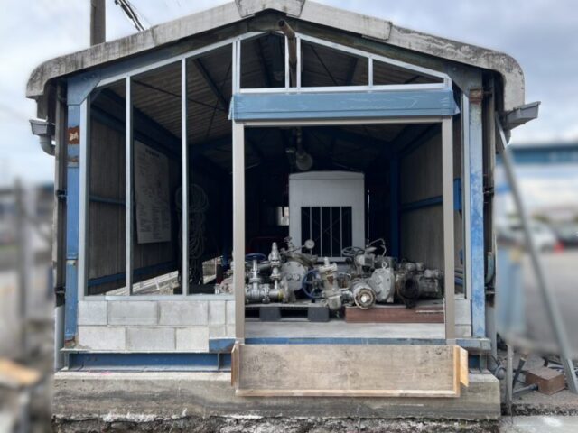 大阪府富田林市にて屋根修理〈タンクローリー充填所の新築工事・屋根目隠し施工〉 施工前