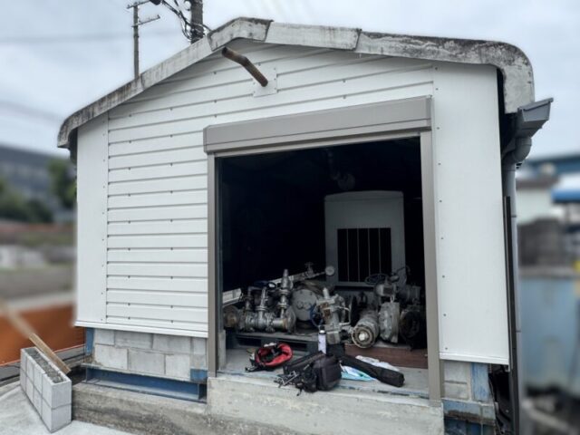 大阪府富田林市にて屋根修理〈タンクローリー充填所の新築工事・屋根目隠し施工〉 施工後