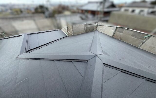 大阪府富田林市にて屋根修理〈築20年中古住宅の屋根カバー工法〉 施工後