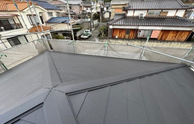 大阪府富田林市にて屋根修理〈築20年中古住宅の屋根カバー工法〉 施工後