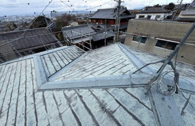 大阪府富田林市にて屋根修理〈築20年中古住宅の屋根カバー工法〉 施工前