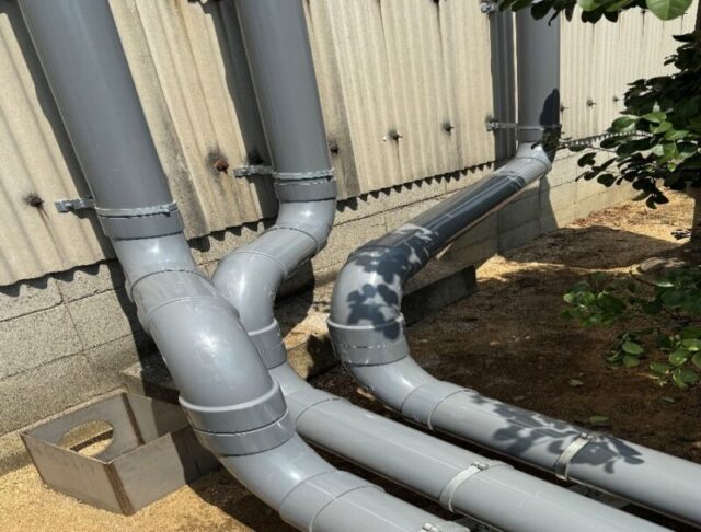 大阪府富田林市にて雨樋の取り付け〈竪樋増設工事〉 施工後