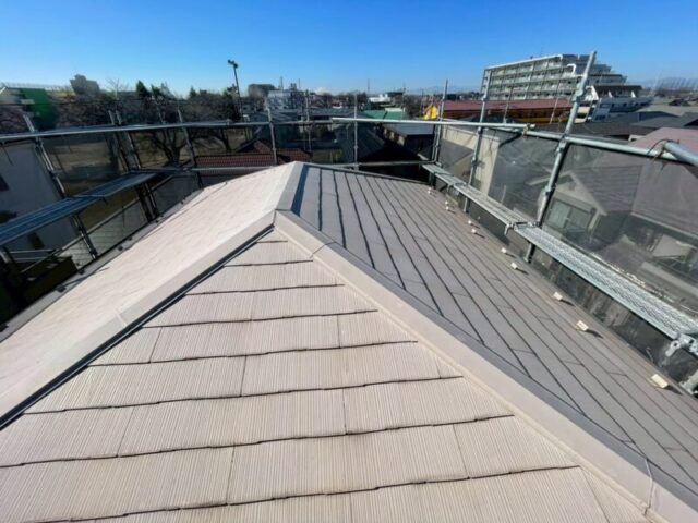 さいたま市北区にて屋根修理〈スーパーガルテクトへのカバー工法〉 施工前