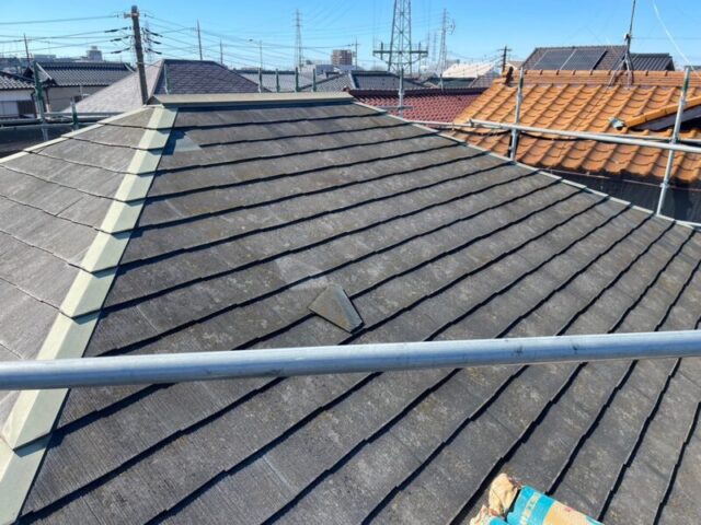 さいたま市西区にて屋根修理〈スレートからTルーフへのカバー工法〉 施工前