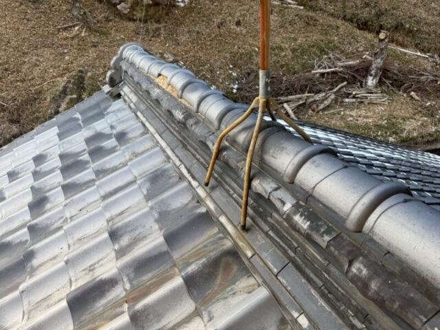 岐阜市にて築40年瓦屋根の棟積み直しと軽量化 施工前