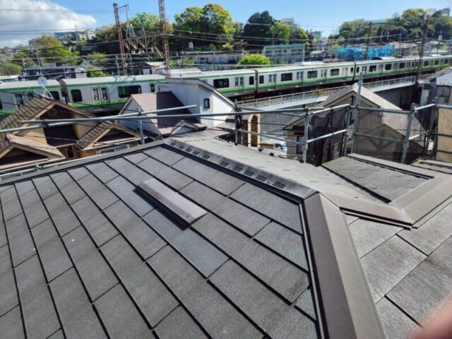 川崎市にて屋根修理〈屋根の塗装・貫板交換工事〉 施工前