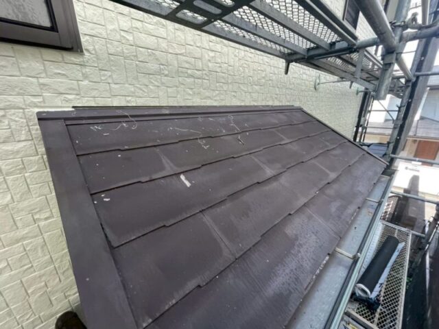 横浜市港北区にて築20年のスレート屋根を「ヒランビー」でカバー工法 施工前