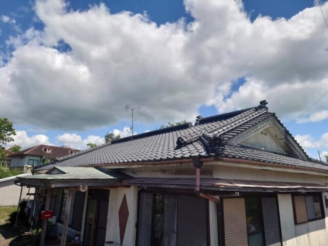 鹿児島県志布志市にて築30年セメント瓦屋根塗装 施工後