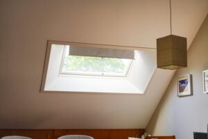 天窓のある屋根は雨漏りしやすい？設計・施工時の注意点を解説