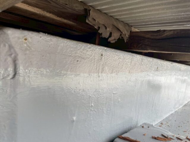 横浜市港南区にて屋根修理〈マンション屋根の雨漏り改修工事〉 施工前