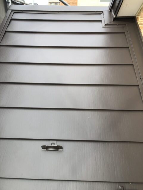 横浜市にて屋根カバー工法〈台風被害による屋根修理〉 施工後