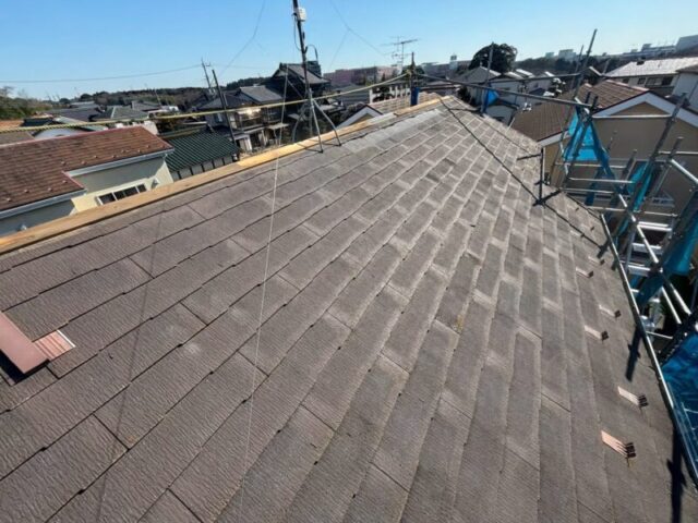 木更津市にて屋根修理〈割れた屋根を部分的にカバー工法〉 施工前