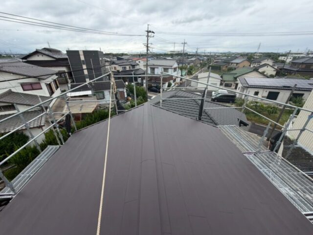 名古屋市にてカバー工法〈築25年屋根修理・シルキーG２〉 施工後