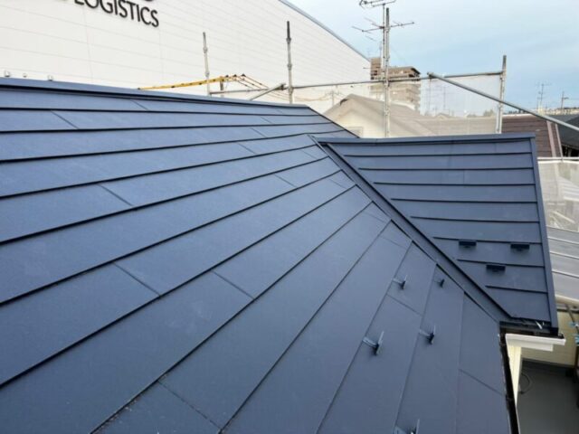 さいたま市大宮区にて雨漏り修理〈高耐久断熱屋根材でカバー工法〉 施工後