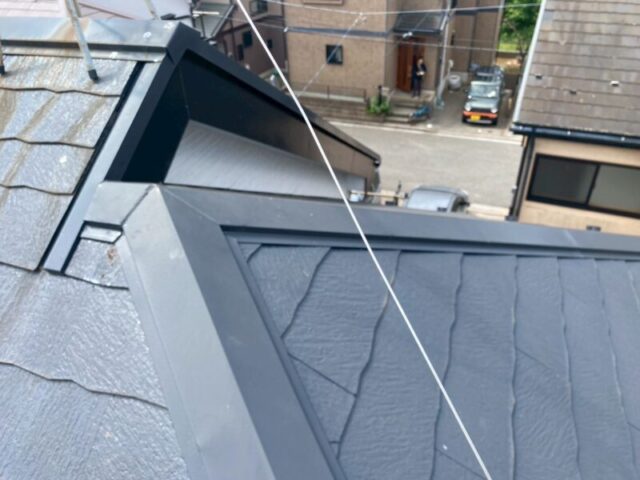 木更津市にて屋根修理〈ひび割れた屋根をスーパーガルテクトでカバー〉 施工前
