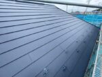木更津市にて屋根修理〈ひび割れた屋根をスーパーガルテクトでカバー〉