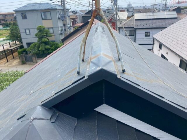 木更津市にて屋根修理〈ひび割れた屋根をスーパーガルテクトでカバー〉 施工前