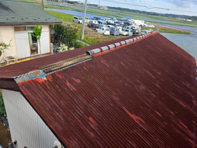君津市にて屋根修理〈飛ばされた棟・屋根を即日修理〉 施工前