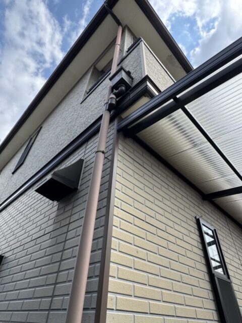大阪府河南町にて雨樋交換工事〈外壁塗装のタイミングで雨樋の交換〉 施工前