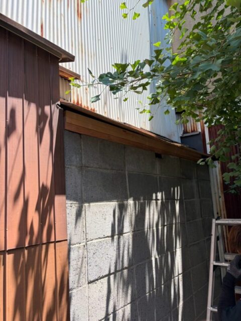 京都市中京区にて屋根修理〈瓦の落下箇所を板金でカバー〉 施工前